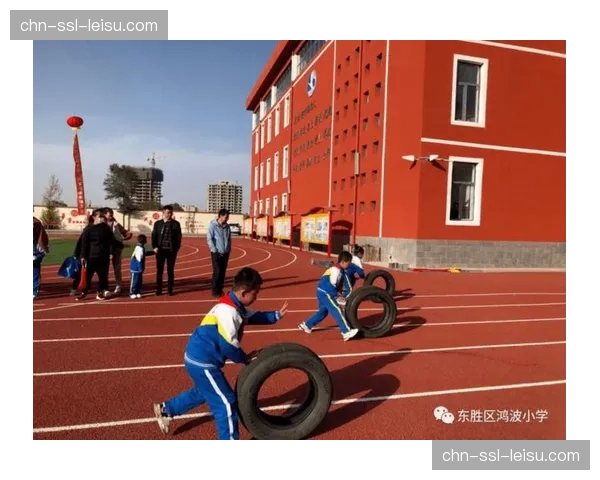 季前赛花絮:狂热新秀与二年级生进行半场投篮趣味挑战 季前赛花絮:狂热新秀与二年级生进行半场投篮趣味挑战