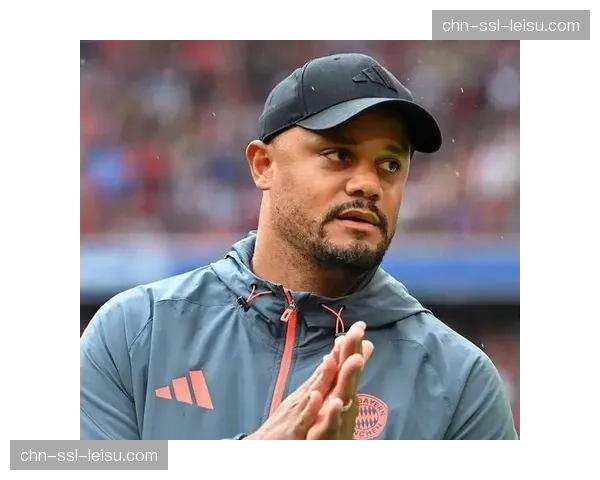 凯恩拥抱孔帕尼，英格兰射手以21球领跑德甲射手榜